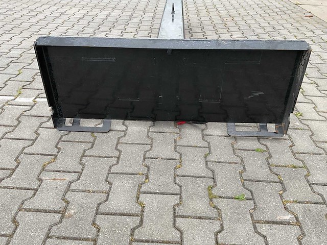 Giyi horizontale houtkloofmachine voorladers en accessoires - afbeelding 12 van  12
