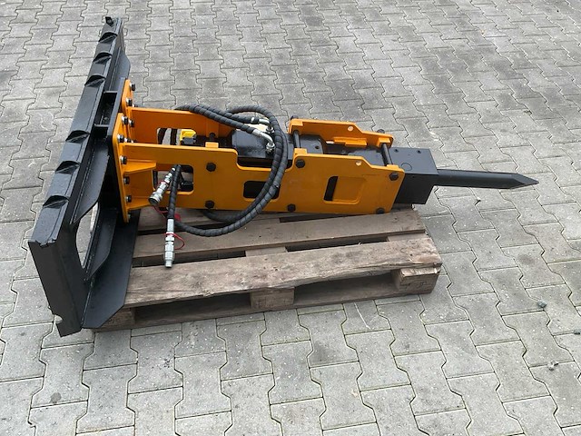 Giyi p680 skid steer breaker schranklader - afbeelding 1 van  11