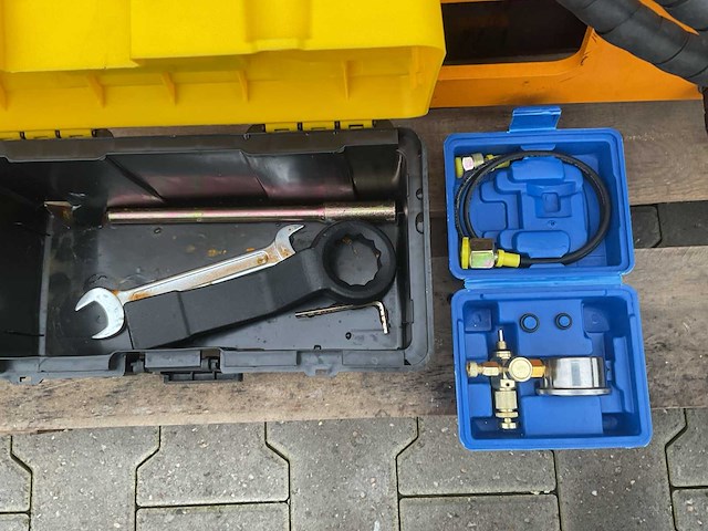Giyi p680 skid steer breaker schranklader - afbeelding 3 van  12