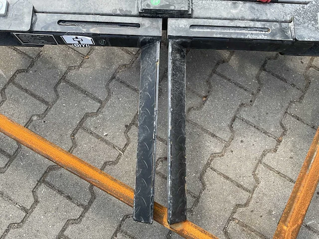 Giyi stl75 skid steer tire lifter - afbeelding 13 van  14