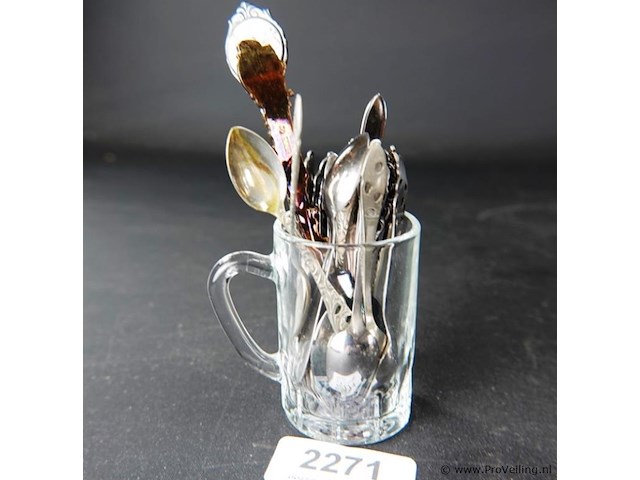 Glaasje met verzilverde lepeltjes - afbeelding 1 van  3