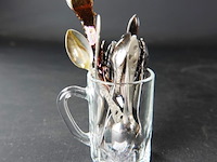 Glaasje met verzilverde lepeltjes - afbeelding 1 van  3