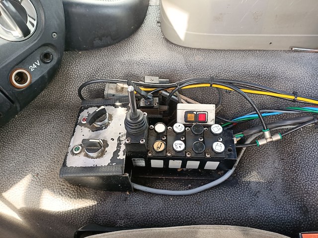 Gladheidsbestrijding vrachtwagen, daf, fas cf85 met haakarm hiab, 2007 - afbeelding 9 van  40