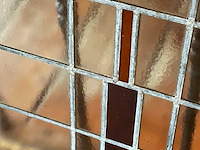 Glas-in-lood raam in houten kozijn - afbeelding 2 van  3