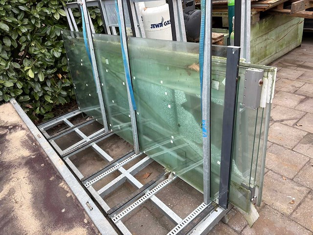 Glasbok met glasschuifwanden - afbeelding 1 van  4