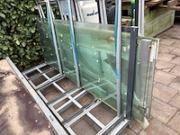 Glasbok met glasschuifwanden