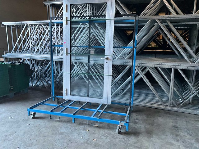 Glasbok v.v. transportwielen en sledes 215x100x220cm - afbeelding 1 van  5