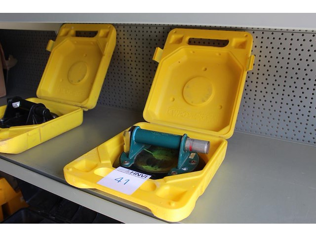 Glasdrager wpg in koffer. - afbeelding 1 van  2