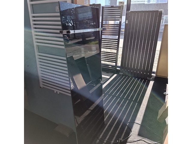 Glasradiator novellini, elektrisch, zwart glas - afbeelding 1 van  4