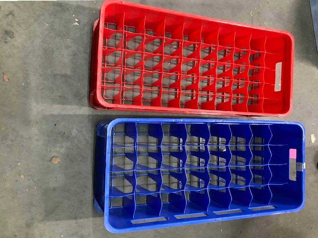 Glass crates (17x) - afbeelding 1 van  2