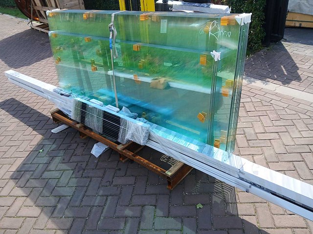 Glaswand (helder veiligheids glas) 2.5m hoog x 5m lang - afbeelding 3 van  14
