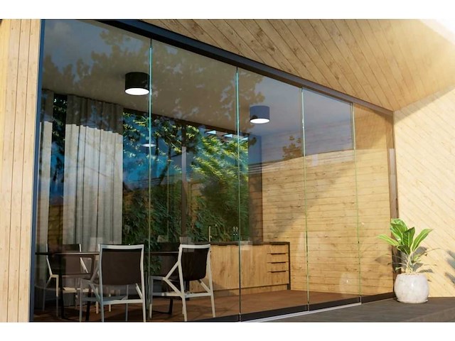 Glaswand (helder veiligheids glas) 2.5m hoog x 5m lang - afbeelding 1 van  14