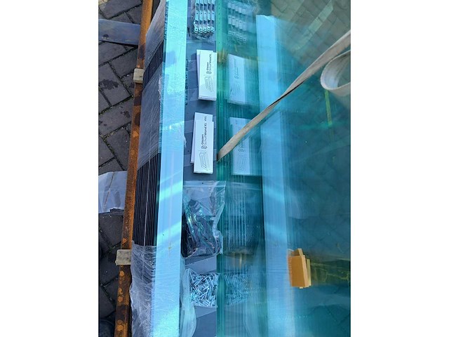 Glaswand (helder veiligheids glas) 2.5m hoog x 5m lang - afbeelding 13 van  14