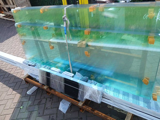 Glaswand (helder veiligheids glas) 2.5m hoog x 5m lang - afbeelding 4 van  7