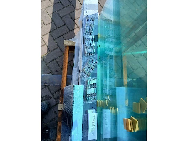 Glaswand (helder veiligheids glas) 2.5m hoog x 5m lang - afbeelding 7 van  7