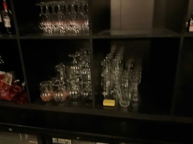 Glaswerk en diverse bar benodigdheden - afbeelding 2 van  9