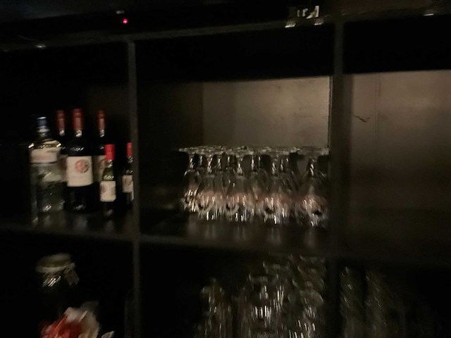 Glaswerk en diverse bar benodigdheden - afbeelding 3 van  9