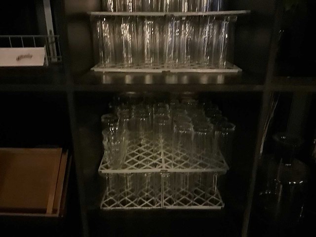 Glaswerk en diverse bar benodigdheden - afbeelding 5 van  9