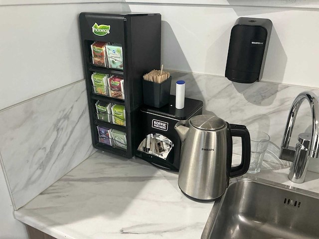 Glaswerk en koffie/thee benodigdheden - afbeelding 1 van  5