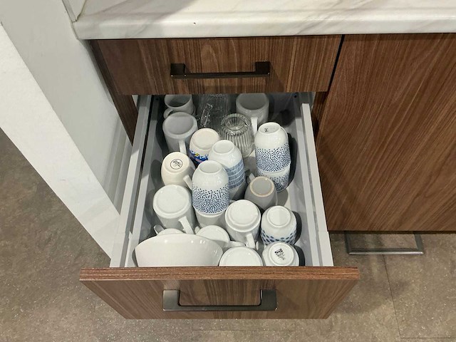 Glaswerk en koffie/thee benodigdheden - afbeelding 4 van  5