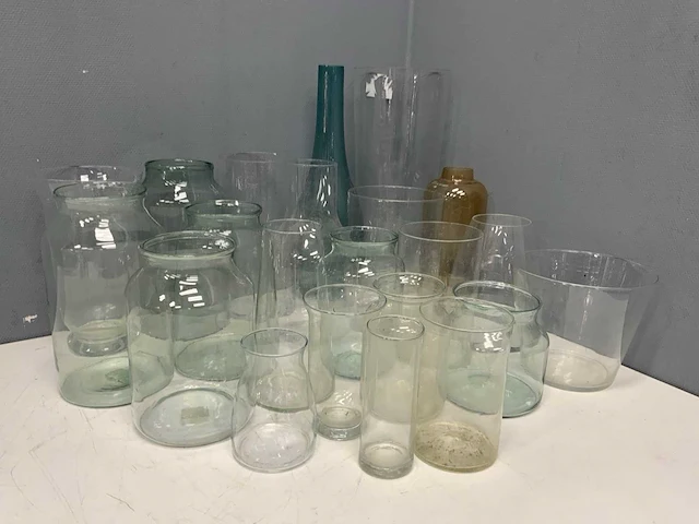 Glaswerk vazen (22x) - afbeelding 1 van  4