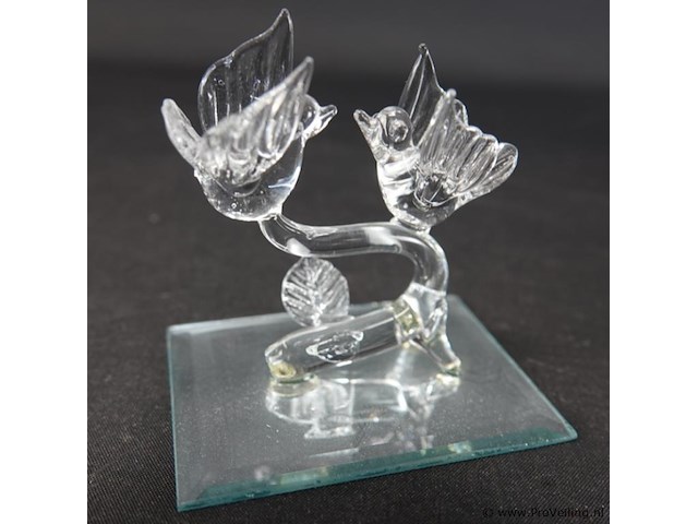 Glazen bloemen op spiegelplateau - afbeelding 2 van  5