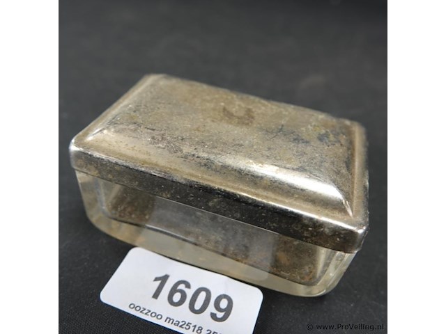 Glazen dekseldoos met verzilverde deksel - afbeelding 1 van  3