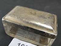 Glazen dekseldoos met verzilverde deksel - afbeelding 1 van  3