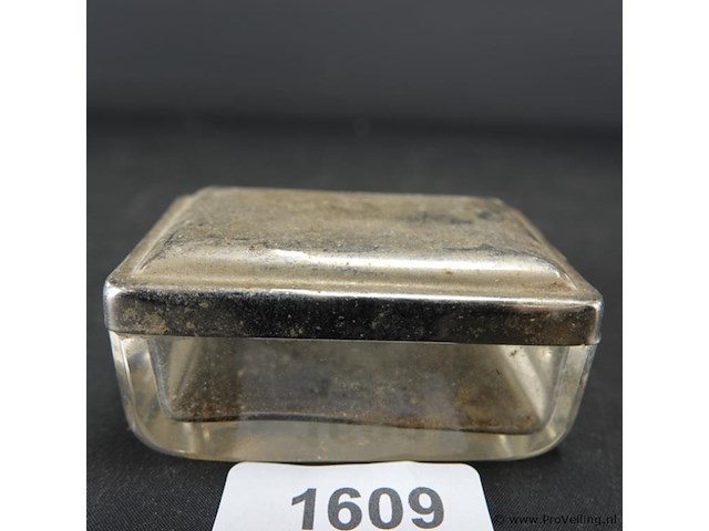 Glazen dekseldoos met verzilverde deksel - afbeelding 2 van  3