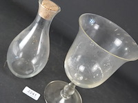 Glazen karaf en voetvaas - afbeelding 2 van  3