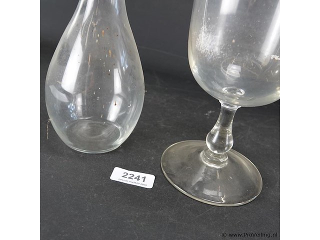 Glazen karaf en voetvaas - afbeelding 3 van  3