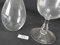 Glazen karaf en voetvaas - afbeelding 3 van  3