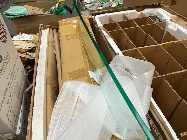 Glazen schap (42x) - afbeelding 3 van  5