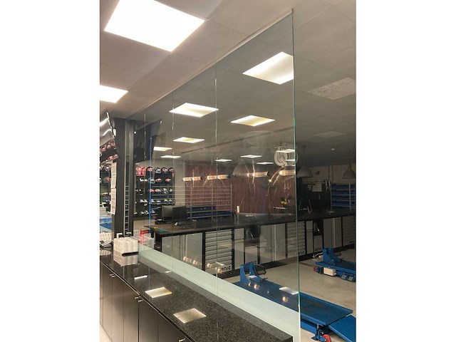 Glazen scheidingswand met 2 loopdeuren - afbeelding 10 van  12