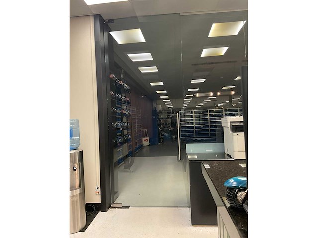 Glazen scheidingswand met 2 loopdeuren - afbeelding 12 van  12