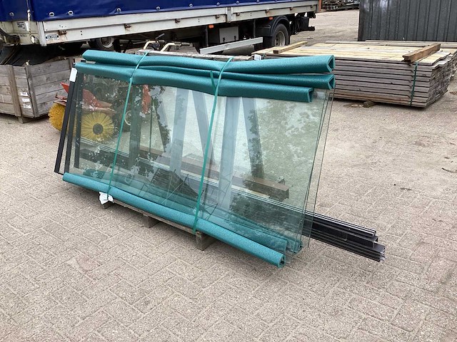Glazen schuifwand - afbeelding 1 van  7