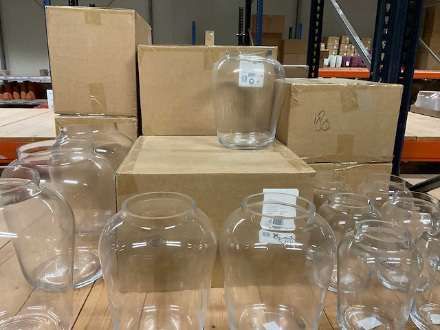 Glazen vazen, bakken, schalen - afbeelding 19 van  23