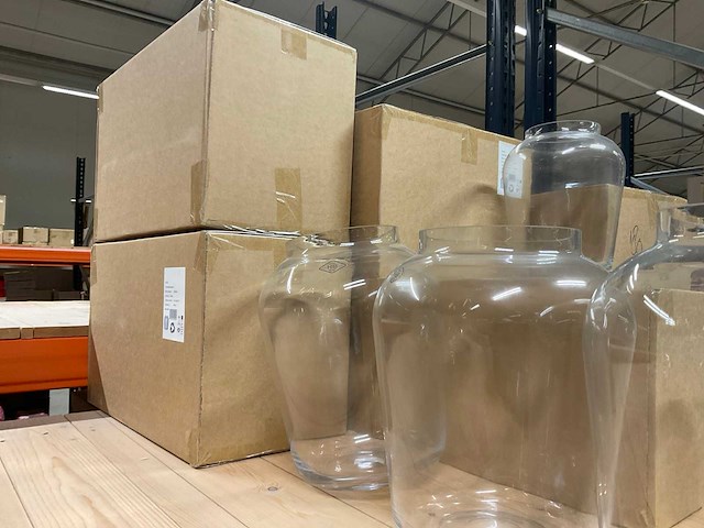 Glazen vazen, bakken, schalen - afbeelding 21 van  23