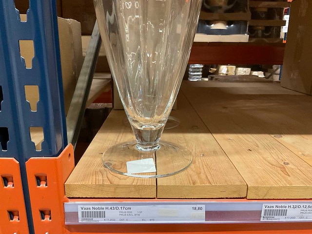 Glazen vazen, potten, cilinders - afbeelding 4 van  22