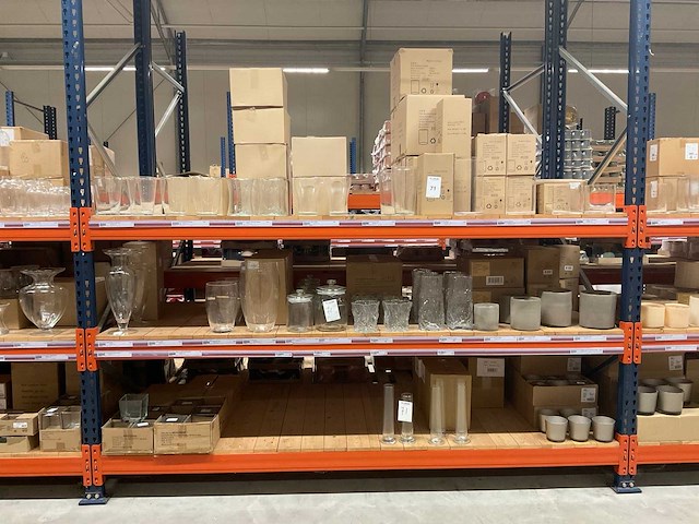 Glazen vazen, potten, cilinders - afbeelding 1 van  22