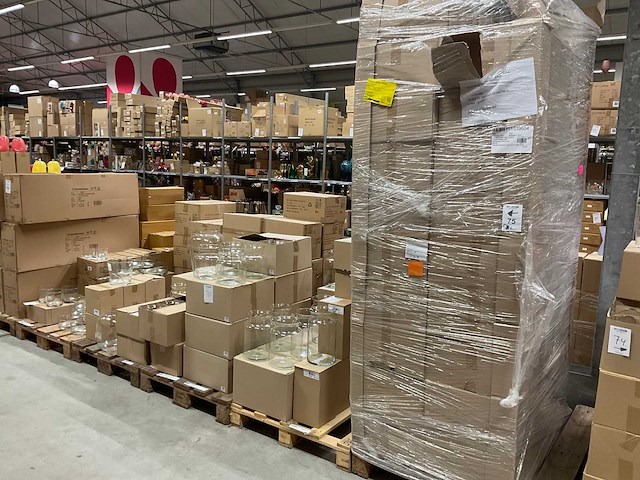 Glazen vazen, schalen - afbeelding 1 van  27