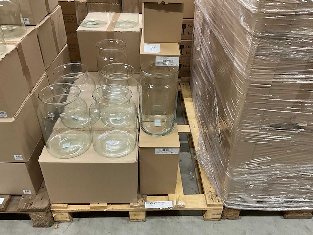 Glazen vazen, schalen - afbeelding 23 van  27