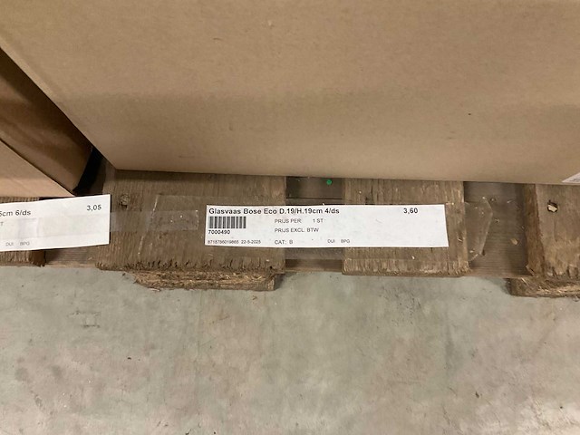 Glazen vazen, schalen - afbeelding 26 van  27