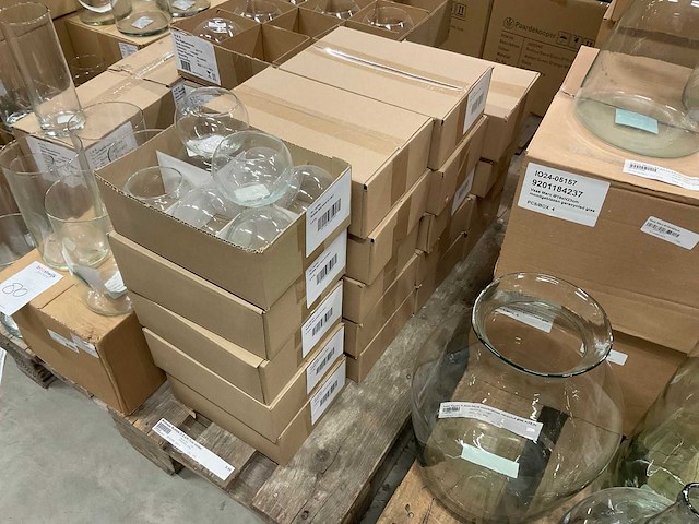 Glazen vazen, schalen - afbeelding 15 van  18