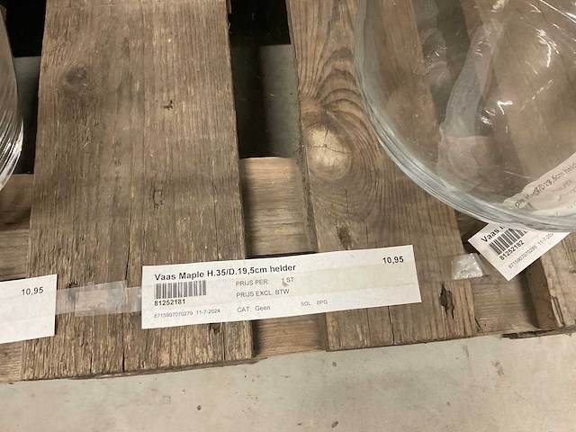 Glazen vazen, taartplateau’s - afbeelding 13 van  17