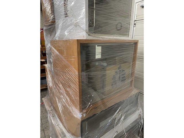 Glazen vitrine met verlichting (10x) - afbeelding 4 van  10
