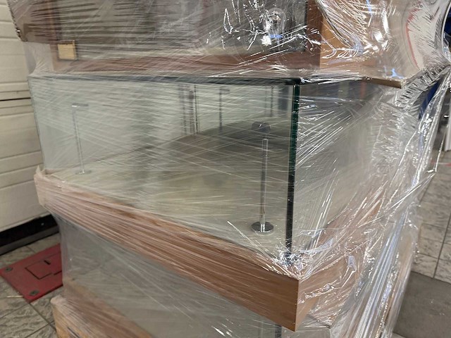 Glazen vitrine met verlichting (10x) - afbeelding 7 van  10