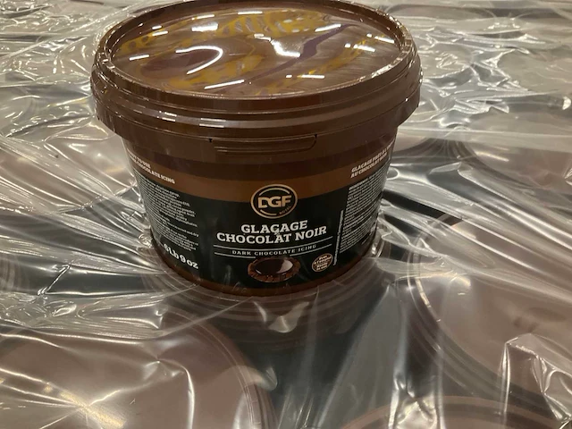 Glazuur met donkere chocolade gebruiksklaar 3kg (144x) - afbeelding 1 van  3