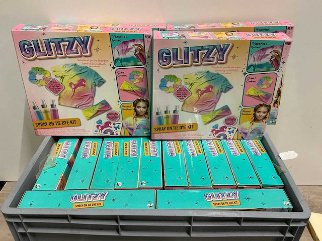 Glitzy spray on tie dye kit (16x) - afbeelding 1 van  3