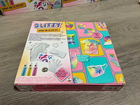 Glitzy spray on tie dye kit (16x) - afbeelding 2 van  3
